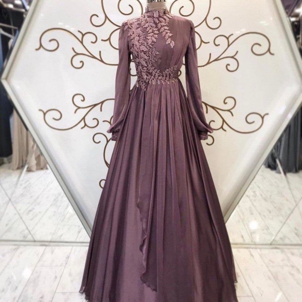 Modest Evening Dress/Gown

L /XL bust 40” 24” sleeves 62” Length Mauve Deep Rose